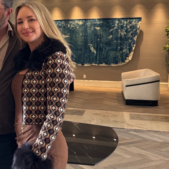 Meet your Posher, Christina - Picture 2 of 2